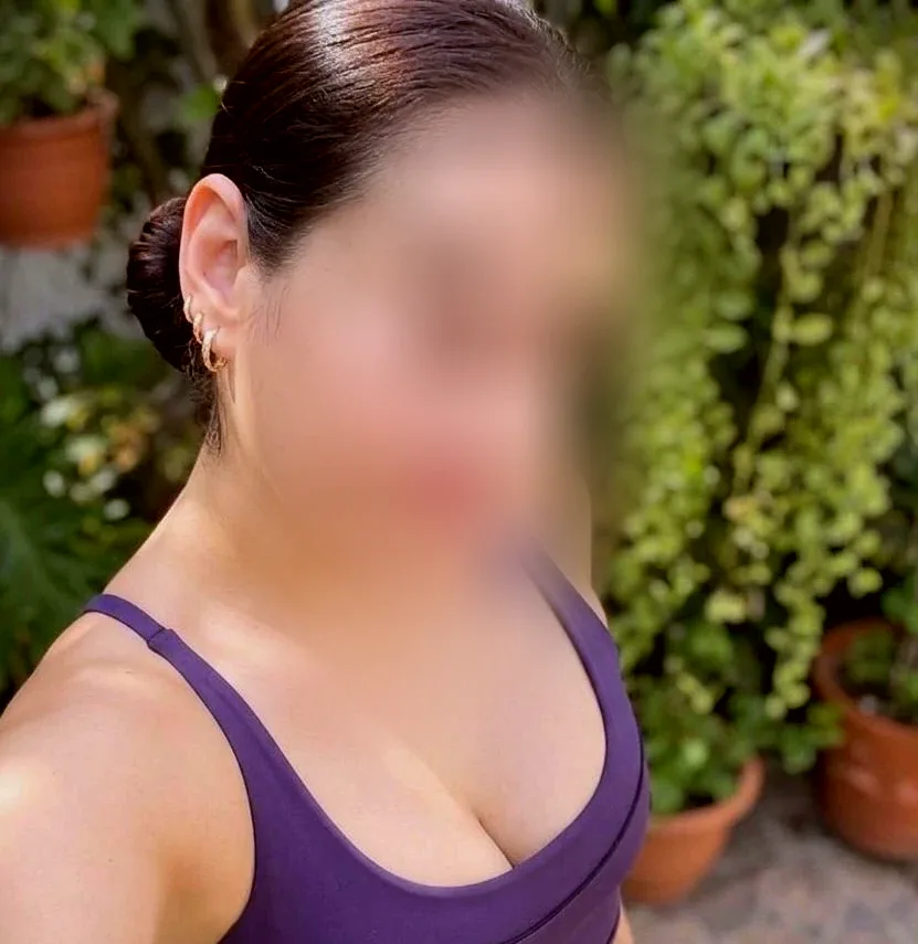 Büsra, 25