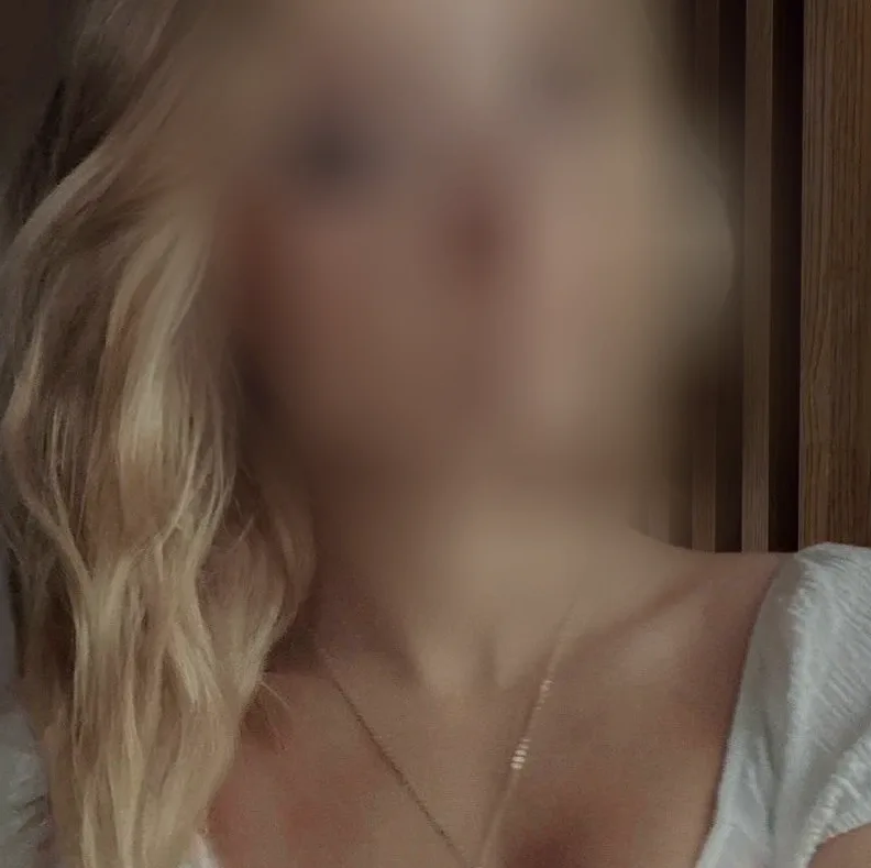 Elif, 19