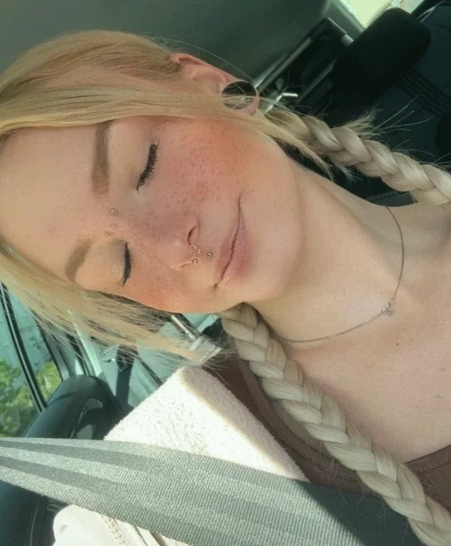 Lotta, 23