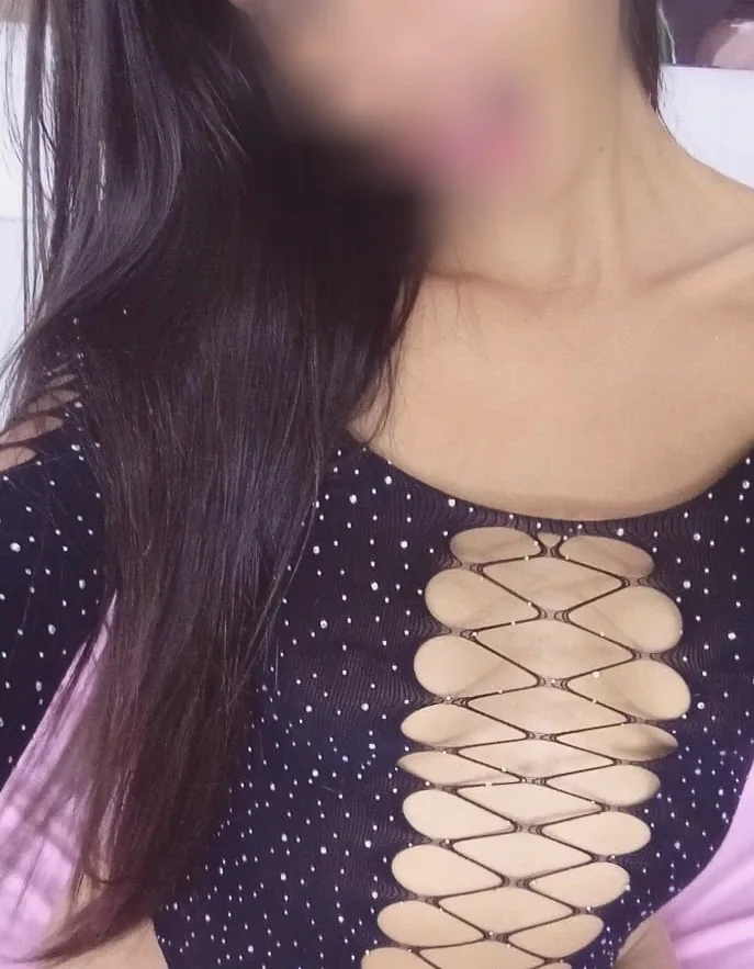 Nadine, 25